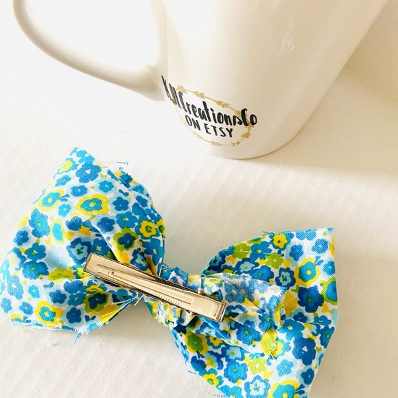 5/$25 Blue and Yellow Flower Bow Clip Rough Edge - Picture 4 of 4